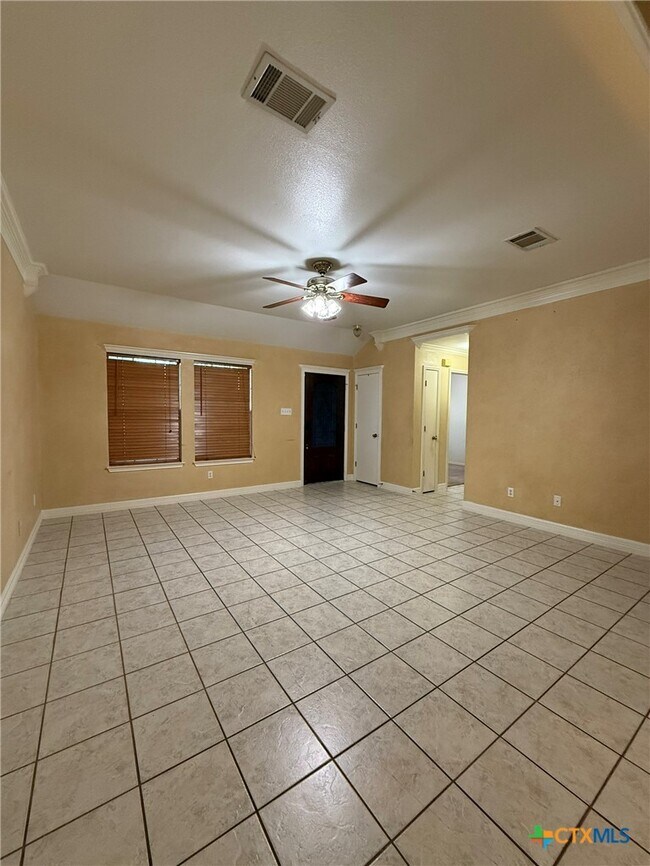 Foto del edificio - 2421 Hancock Dr