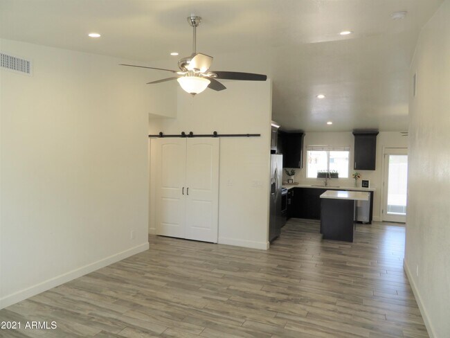 Building Photo - 2156 E Jerome Ave