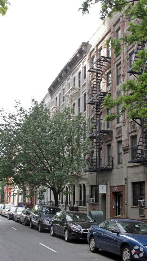 Primary Photo - 424 East 66th Street