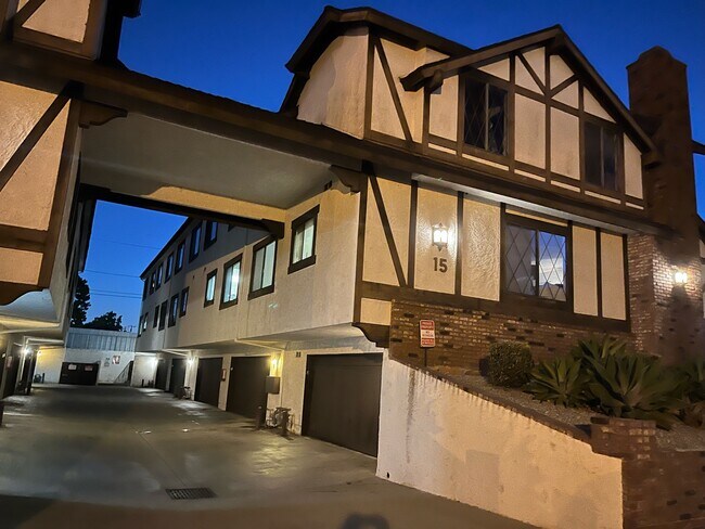 Foto del edificio - 15 Hampton Ct