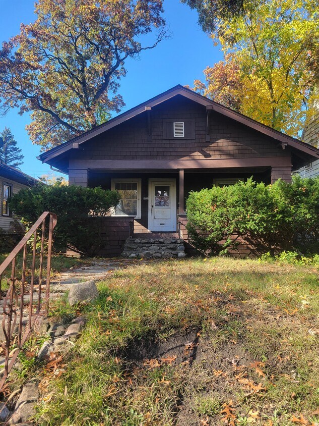 Primary Photo - 4376 Madison St