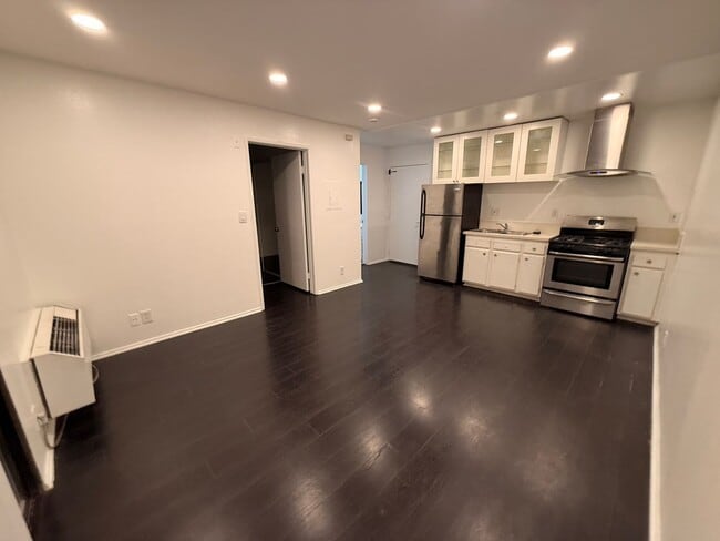 Foto del edificio - 827 S Wilton Pl