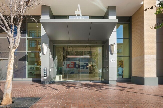 Foto del edificio - Stunning East Village 2-Bedroom at Alta! Available Now! Small Pet OK!