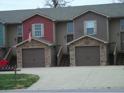 Primary Photo - Thistlewood Apartments -C