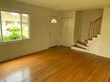 Foto del edificio - BEAUTIFUL LARGE 3 BED TOWNHOUSE WITH IN-UNIT LAUNDRY!