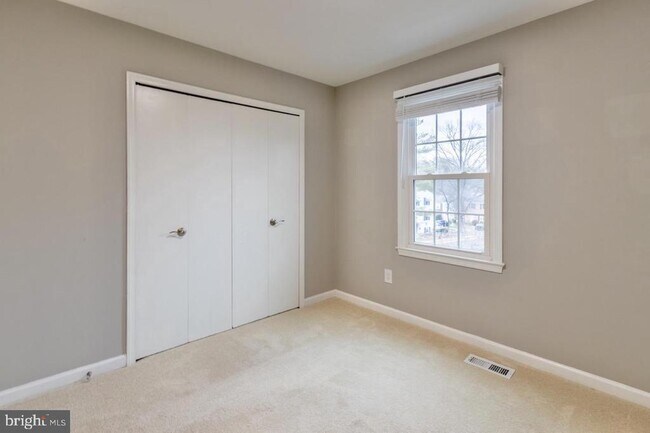 Building Photo - 5460 Lighthouse Ln