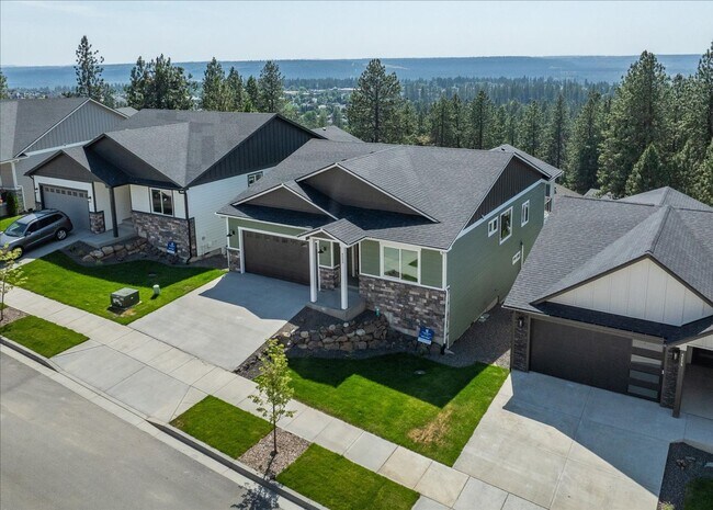 Foto del edificio - $3,375 - 4 Bed / 3 Bath Stunning Brand New...