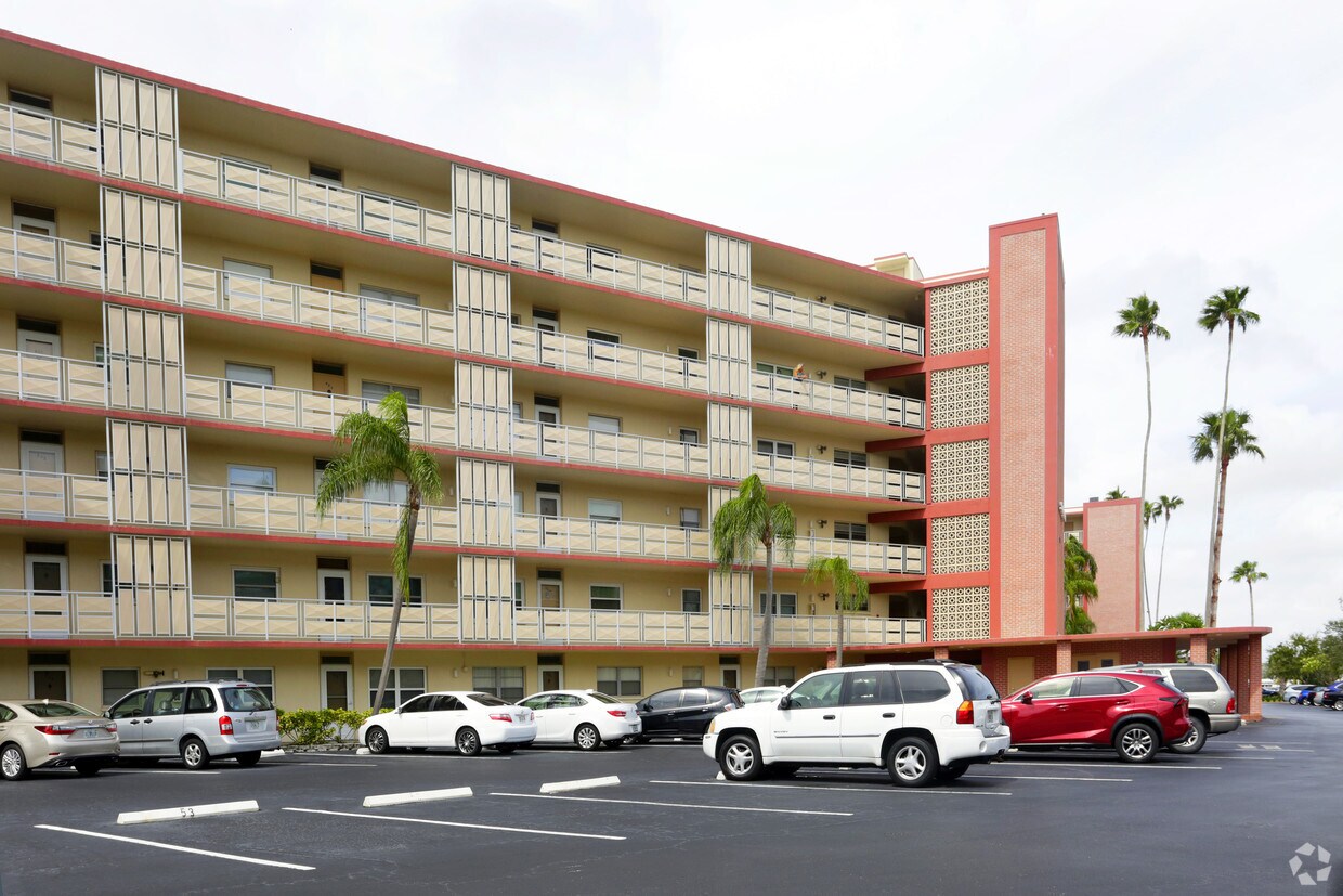 Shore Towers Apartments South Pasadena, FL