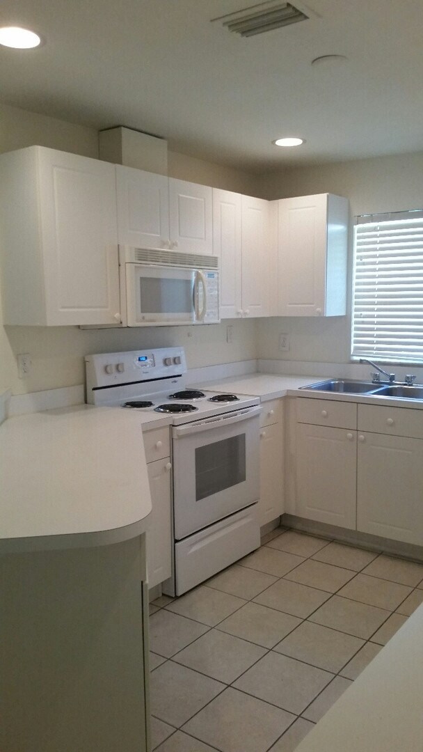Foto del edificio - Great Duplex in Cape Coral with Garage ava...