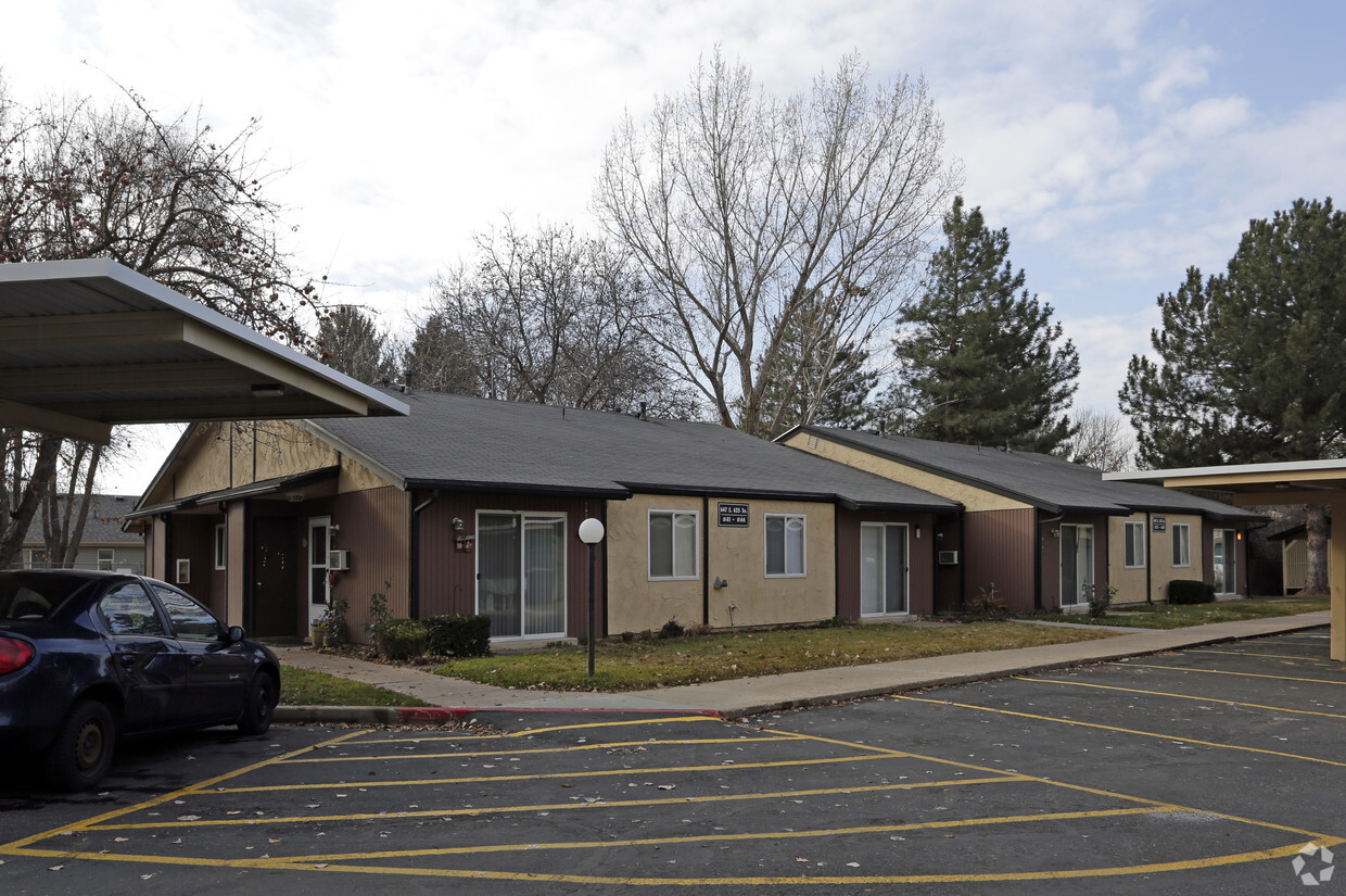 Building Photo - Village Square I & II