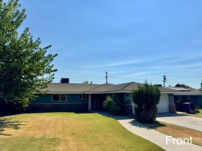 Building Photo - 1900 Westbrook Dr