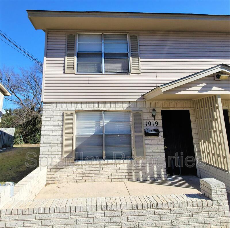 Primary Photo - 1019 N Wall St