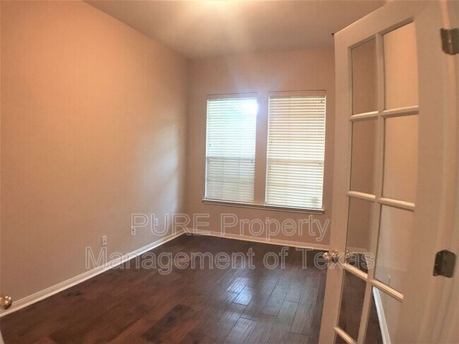 Building Photo - 3808 Noe Ln