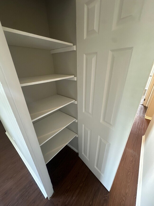 Foto del edificio - 8315 Meadowlark Dr