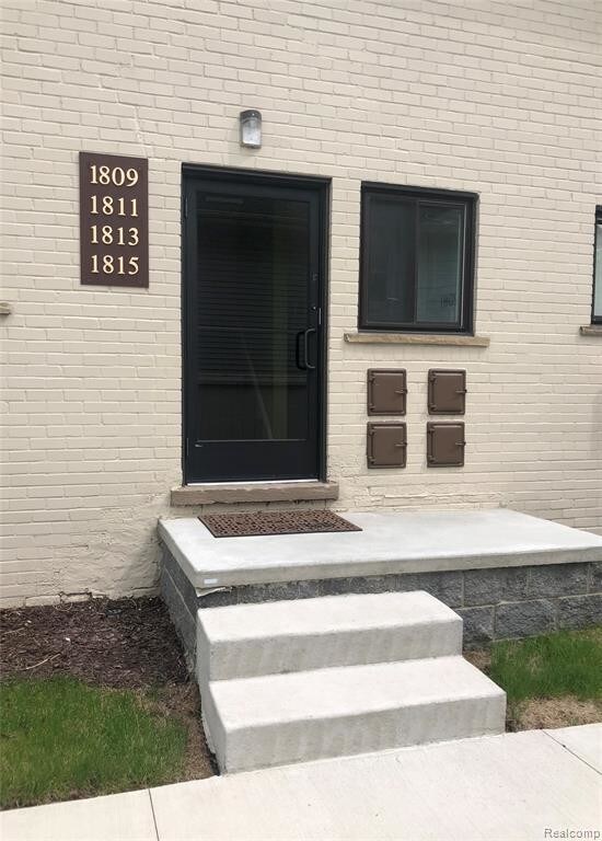 Building Photo - 1809 E Farnum Ave