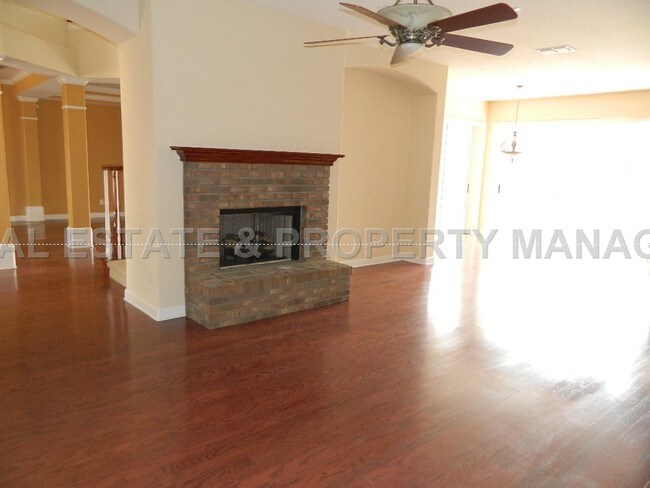 Building Photo - 2712 St Armand Ct