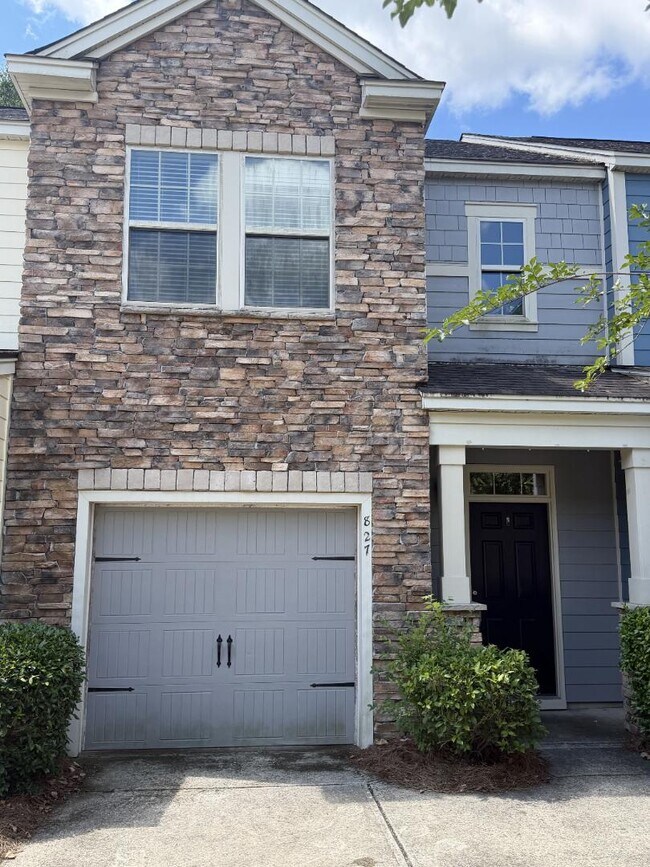 Foto del edificio - 827 Bibury Ct