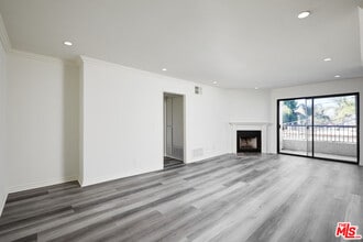 Building Photo - 909 Croft Ave