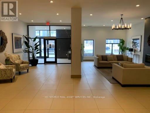 Photo du bâtiment - 240 Villagewalk Blvd