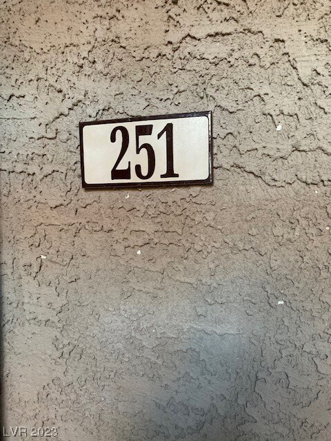 Foto del edificio - 5206 River Glen Dr
