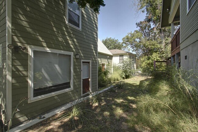 Foto del edificio - 811 W 30th St