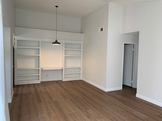Building Photo - 111 Stanford Ct