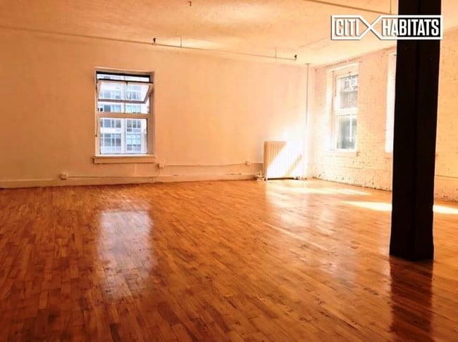 Building Photo - 110 W 26th St