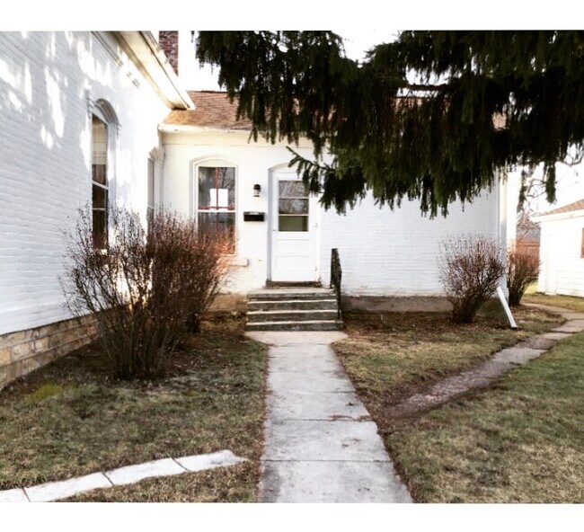 105 W Brooklyn St Unit 105, Chilton, WI 53014 Condo for Rent in