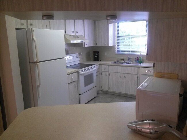 Building Photo - ***NEW PHOTOS COMING SOON***FANTASTIC VIEW...
