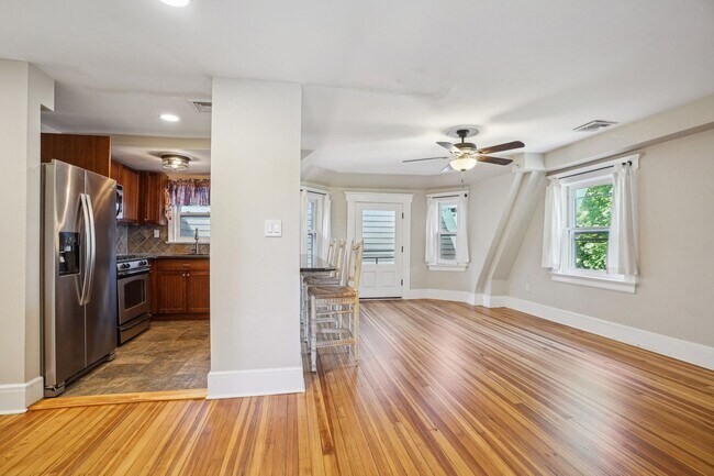 Building Photo - 184 Bellevue Ave