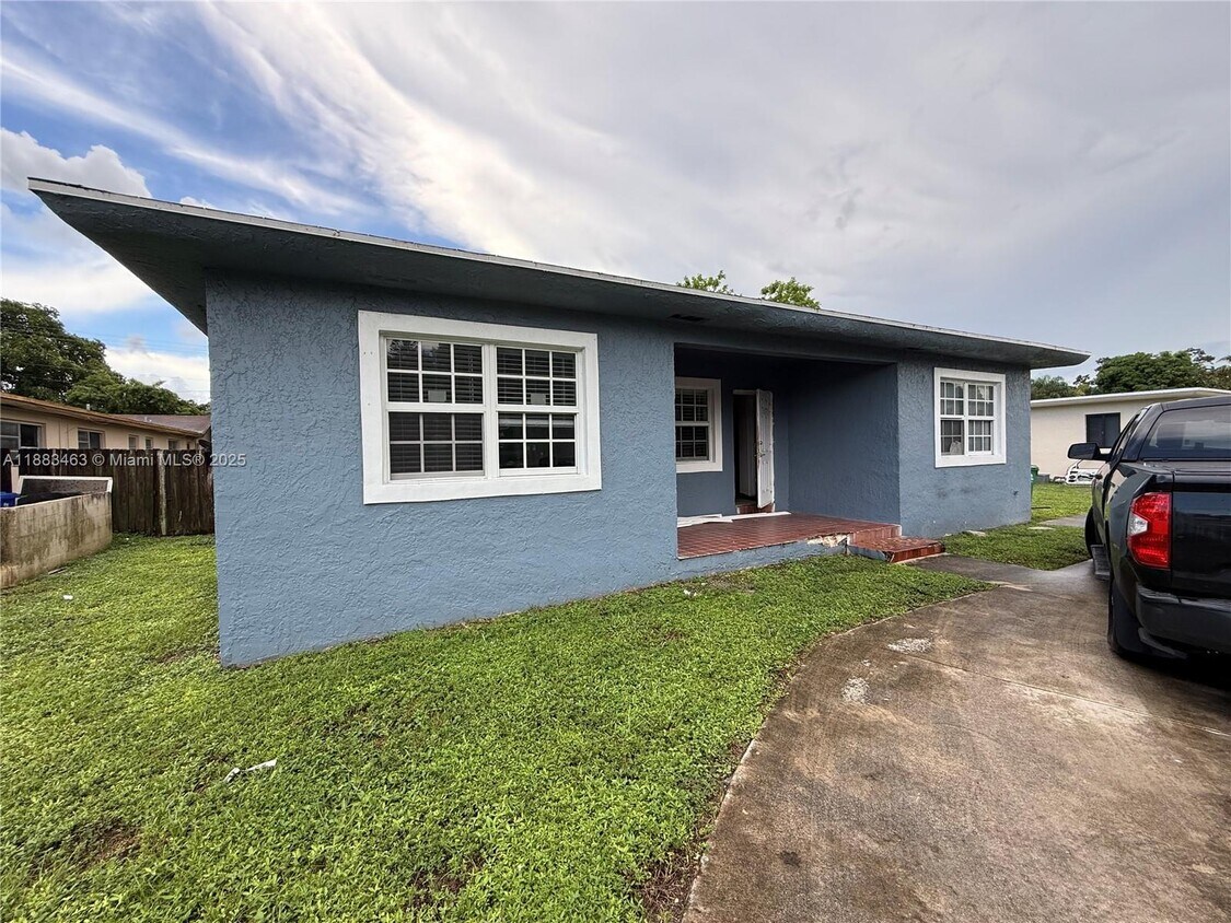 Foto principal - 6210 SW 27th St