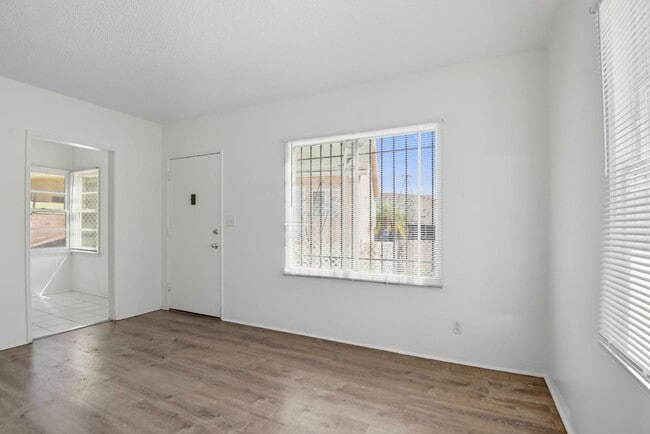 Building Photo - 103 E Tamarack Ave