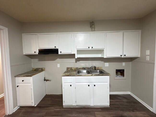 Foto del edificio - Newly Renovated Home In Frayser - Open To Section 8