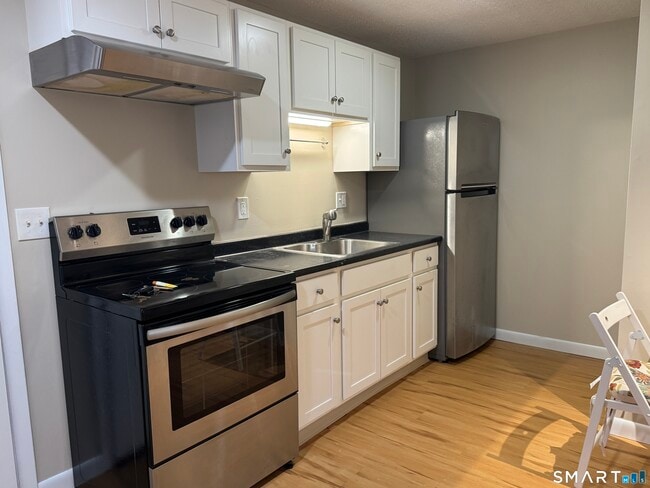 Building Photo - 143 Main St