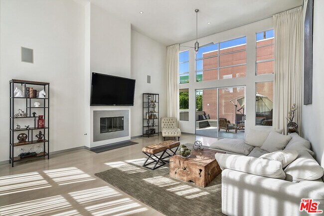 Foto del edificio - 711 Westbourne Dr