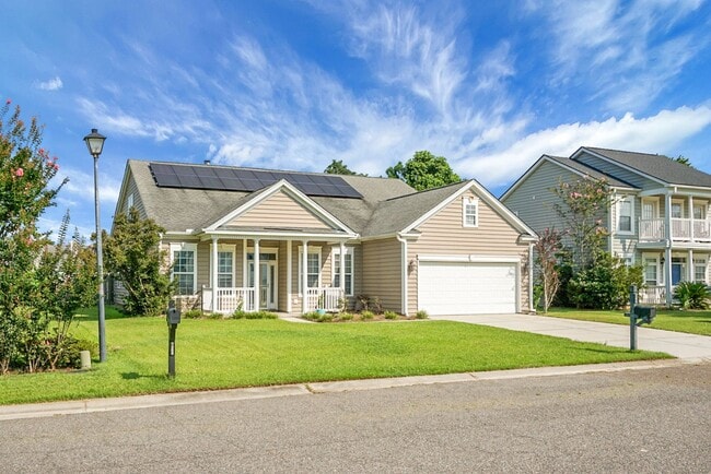 Building Photo - 4BR/4BA Home w/Solar Panels in Sought-Afte...