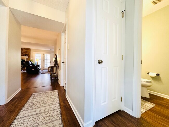 Foto del edificio - 1515 Edgeside Ct