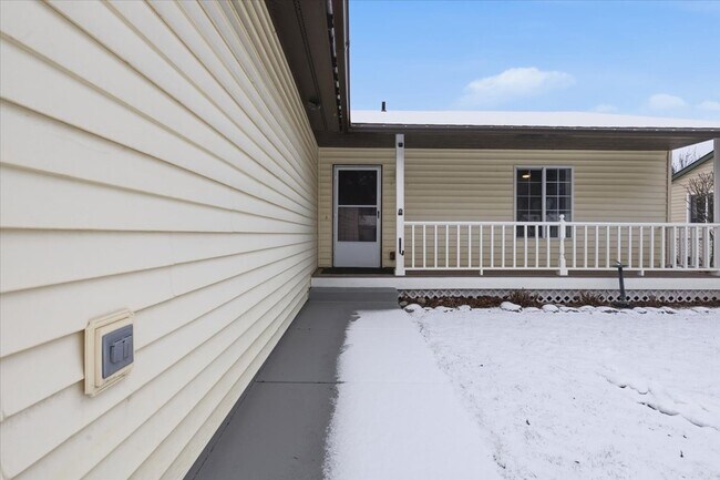 Foto del edificio - 6743 Kamloops Dr