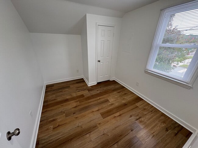 Building Photo - Three Bedroom One Bath Second Story Duplex...