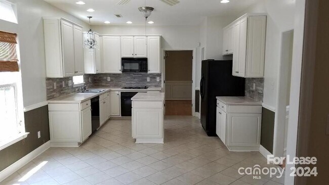Building Photo - 130 Chaucer Ln