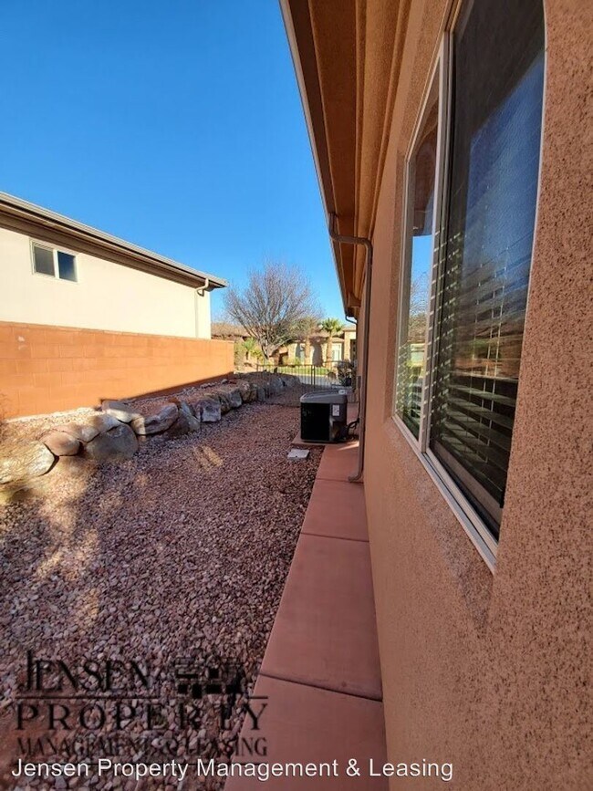 Foto del edificio - 3 br, 2 bath House - 1637 North Sage Drive