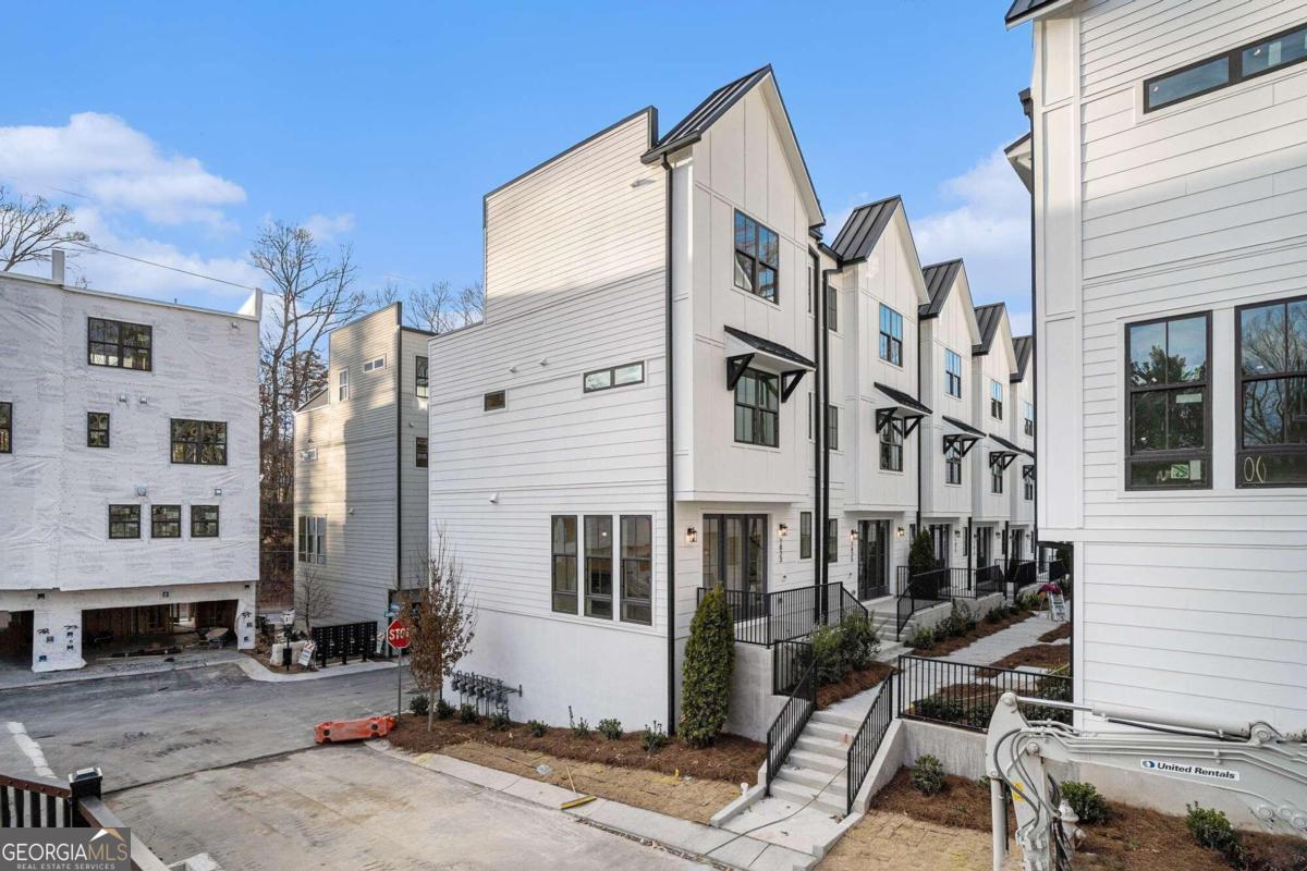 Primary Photo - 1825 Gotham Ln NE