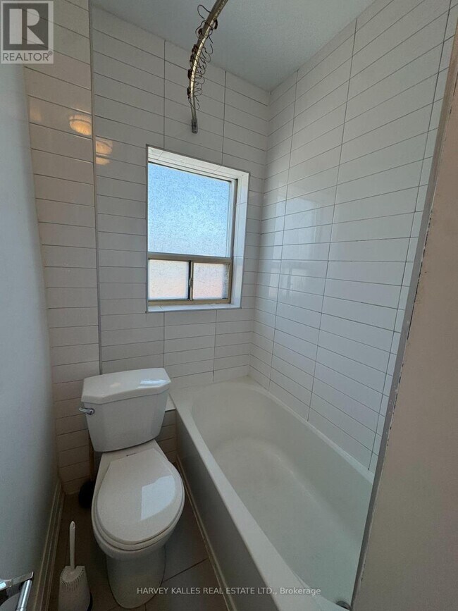 Photo du bâtiment - 98 Northcliffe Blvd