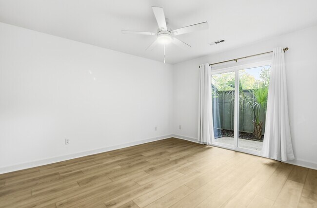 Foto del edificio - 1174 Village Creek Ln