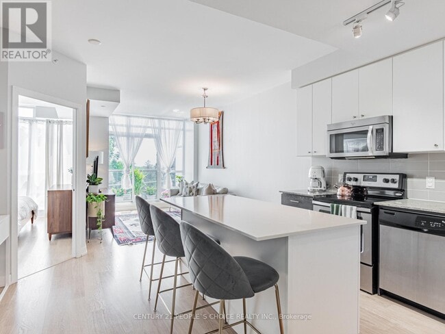 Building Photo - 8 Fieldway Rd