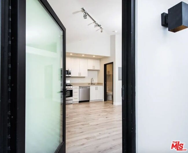 Foto del edificio - 483 Washington Blvd