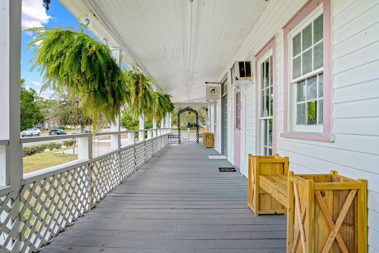 300 S Volusia Ave Unit 6, Orange City, FL 32763 Room for Rent in