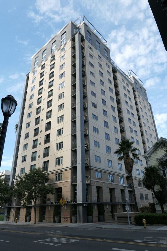Primary Photo - 2 bedroom 2 full bath condo in downtown Sa...