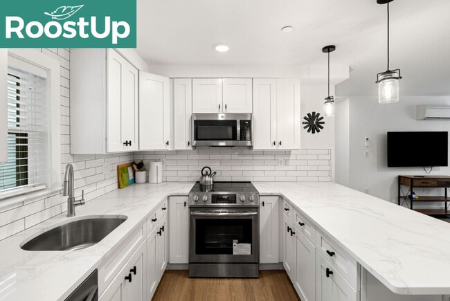 Foto del edificio - New RoostUp Furnished Private Bedroom with Ensuite Bath in the Mission Hill Neighborhood of Boston!