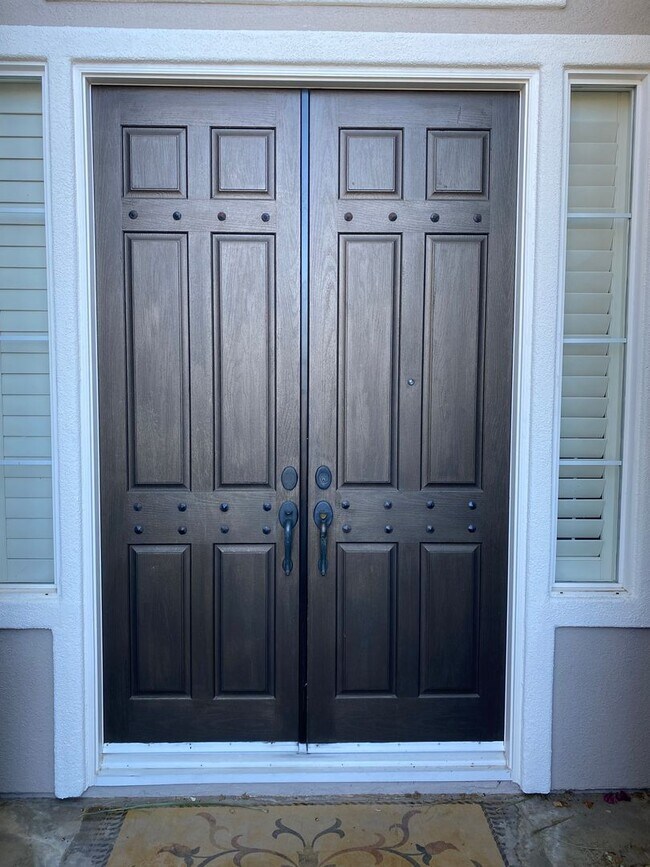 Building Photo - 5 Bed, 5 bath cul-de-sac Executive Home